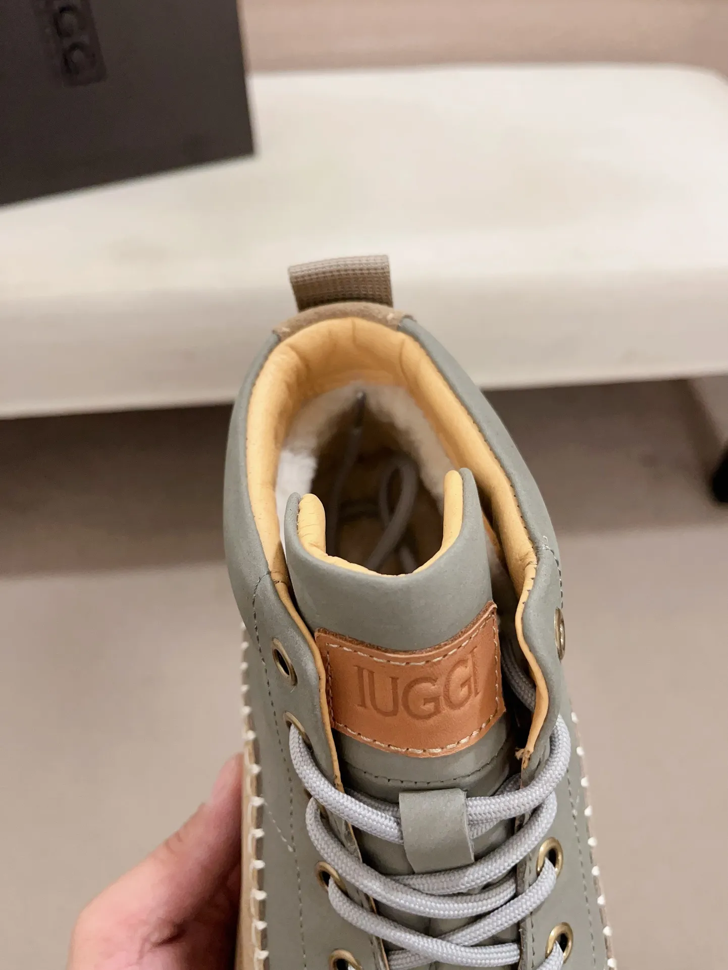Factory price: 760💰North American men's shoes Ugg ☃️In the special sale of new high-quality men's shoes snow boots in autumn and winter, the nemesis of extreme cold weather! Made of cowhide leather, merino wool lining, and original outsole, whether driving, outdoor or daily wear, there is always one that suits you! Code number 39-44